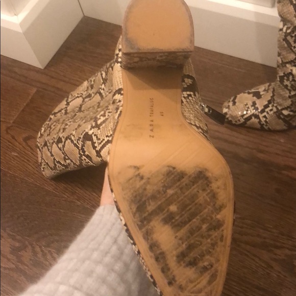 Bloggers Favorite Zara snakeskin boots - Picture 2 of 3